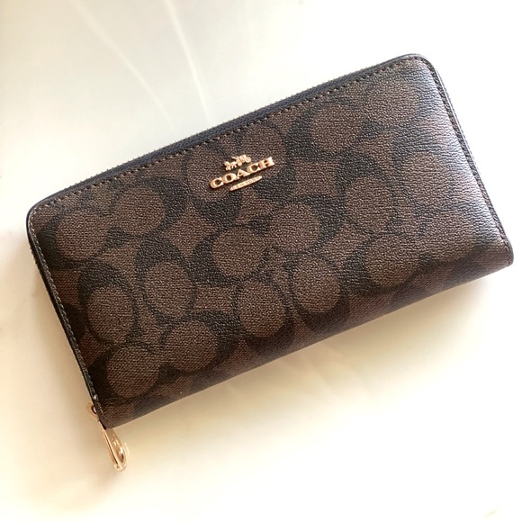 Coach Wallet - Picture 1 of 8